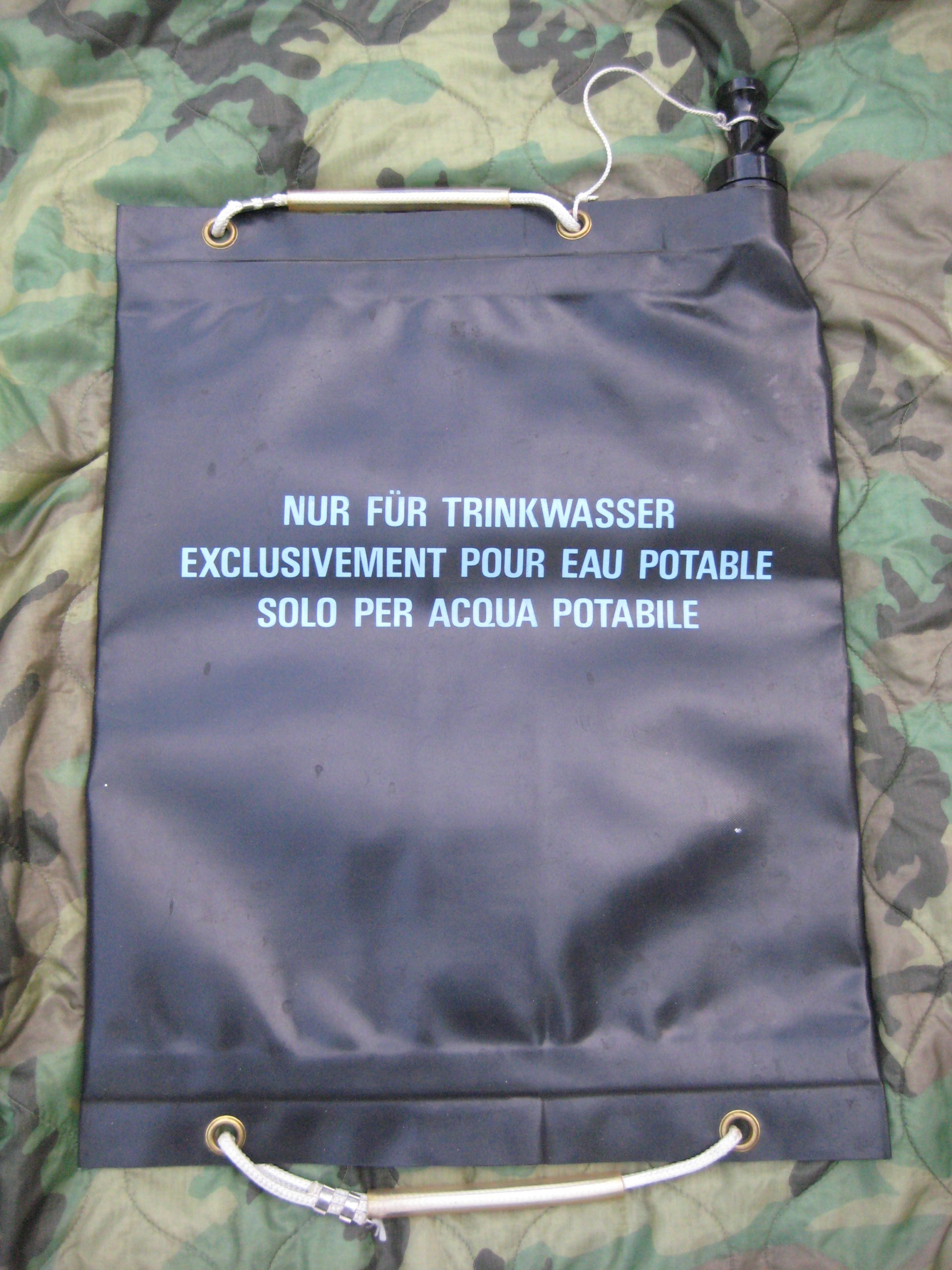 Wassersack 20 ltr für Camping u Outdoor CH Armee aus Lagerbeständen der Armee 
