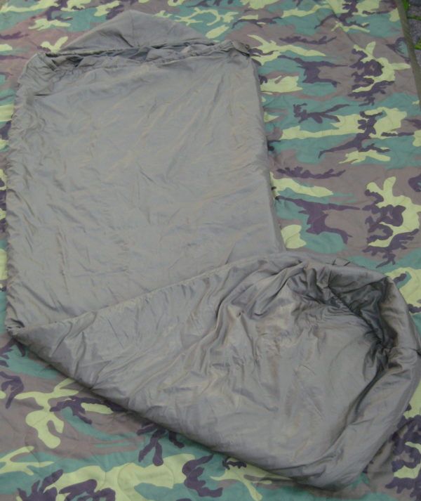 Originaler Mumienschlafsack der niederländischen Armee / Tropenausführung mit integriertem Moskitonetz