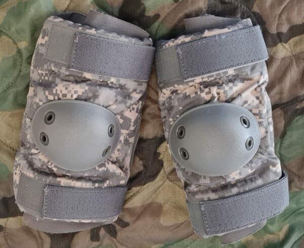 Original US Army Ellbogenschoner / Elbow Pads in digital