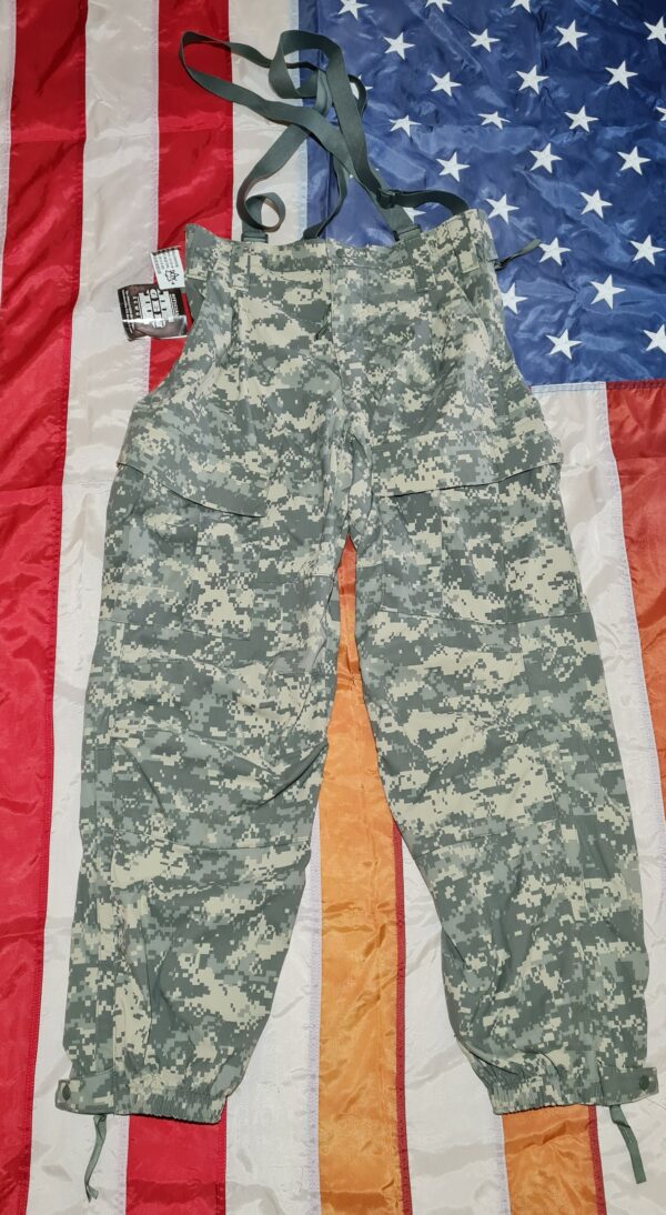 Original US Army Cold Weather Softshell Hose in Digital