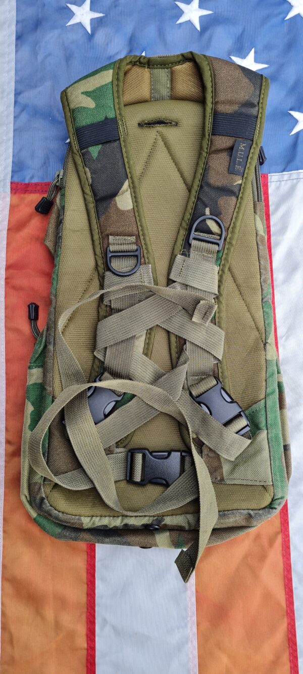 Original CamelBak Trinkrucksack Maximum Gear M.U.L.E in woodland – Bild 2