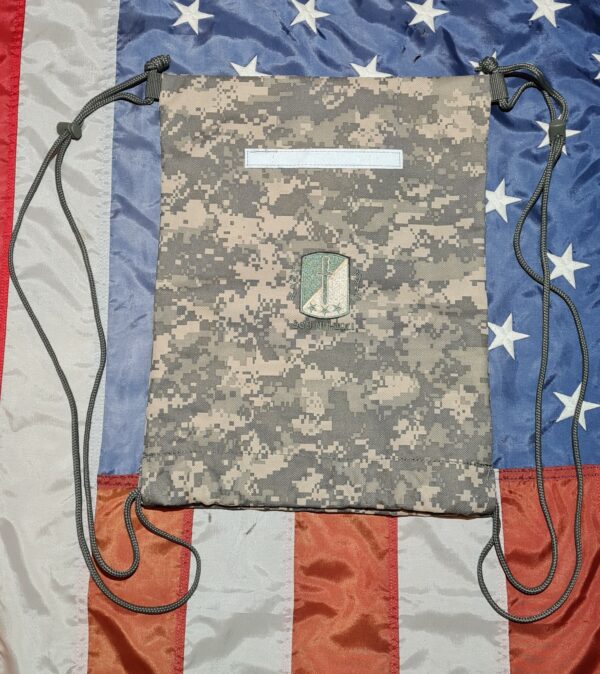 US Army Turnbeutel / Bag in Digital mit Stick