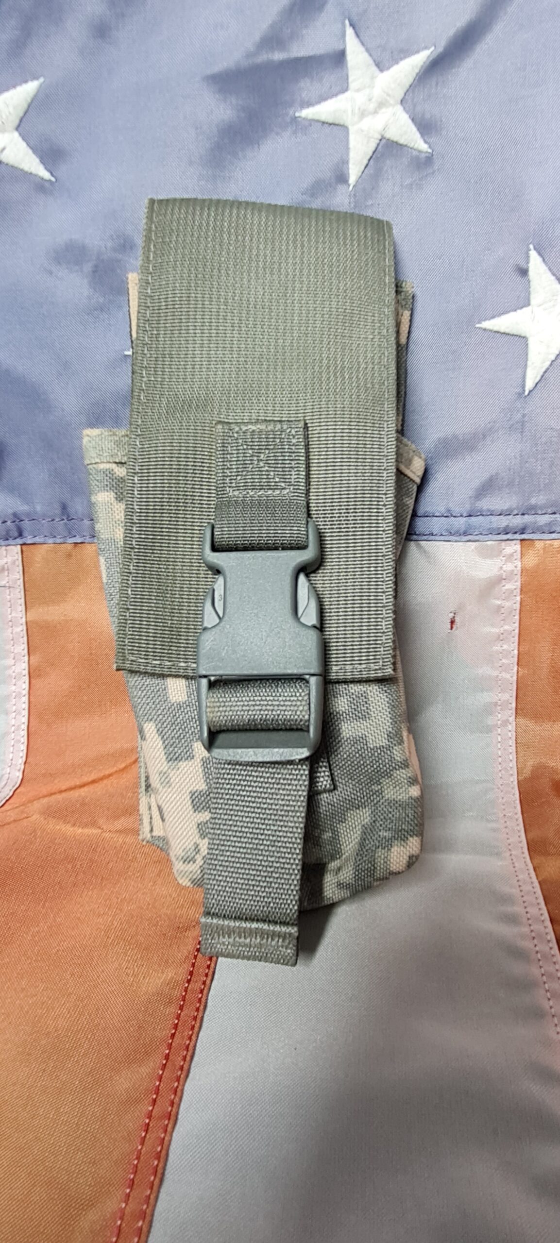 Original US Army M-16 Triple Magazine Pouch Molle II in Digital mit Schnellverschluss