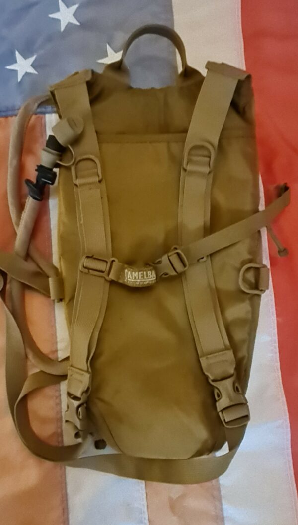 Original CamelBak Trinkrucksack in Coyote – Bild 2