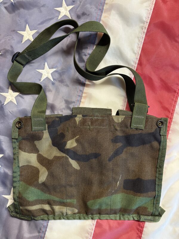 Original US Army Bandoleer Ammunition Molle II Pouch in woodland – Bild 2