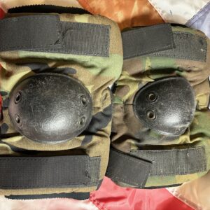 Original US Army Ellbogenschoner / Elbow Pads in woodland